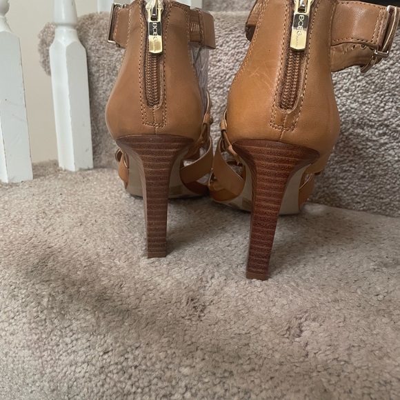 Gladiator Gorgeous - Picture 5 of 5